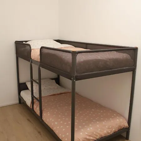 Bed & Kersenbloesem Apartment