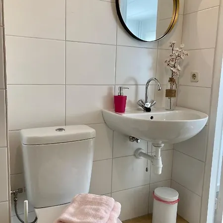 Apartment Bed & Kersenbloesem